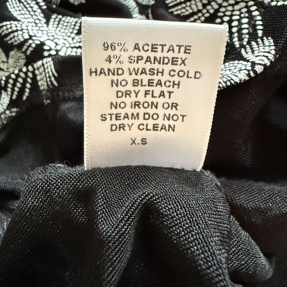 Vikki Vi Slinky jersey black & white floral dress cap sleeve size 1X - Picture 9 of 9